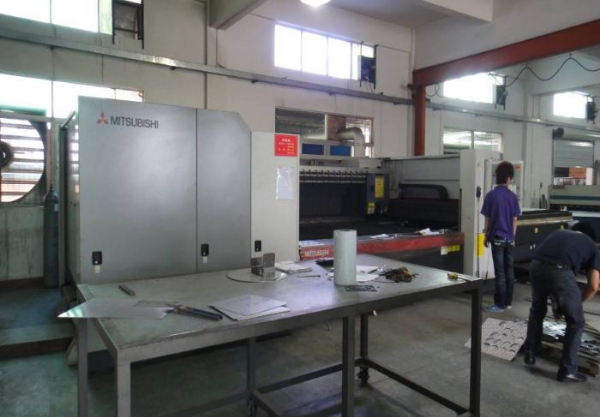 三(san)菱最新(xin)款鐳射(she)激光機(ji)