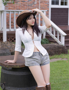 2019萌白酱付费视频-美女脱内衣露出了奶头无马赛克图片