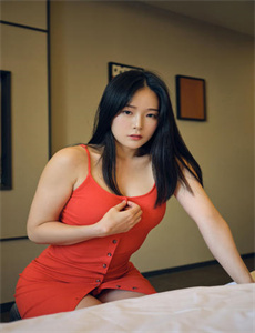 90后美女乳沟-时尚故事